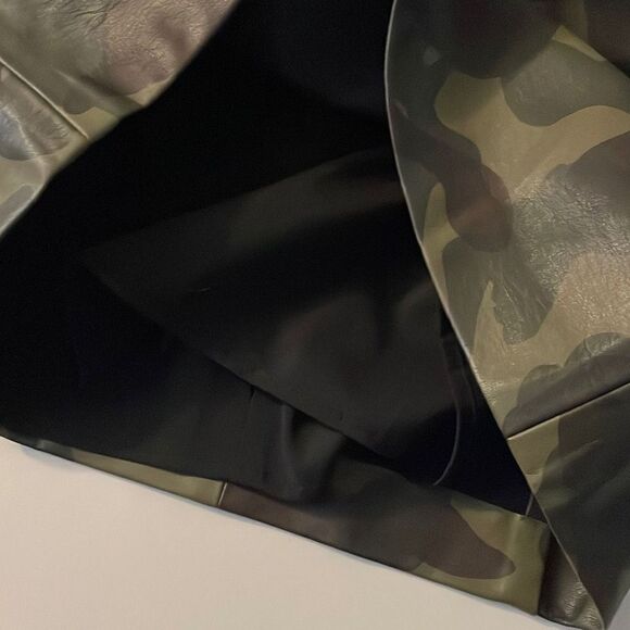 Sam Edelman Faux Leather Camouflage Skirt size 4 - Picture 8 of 8
